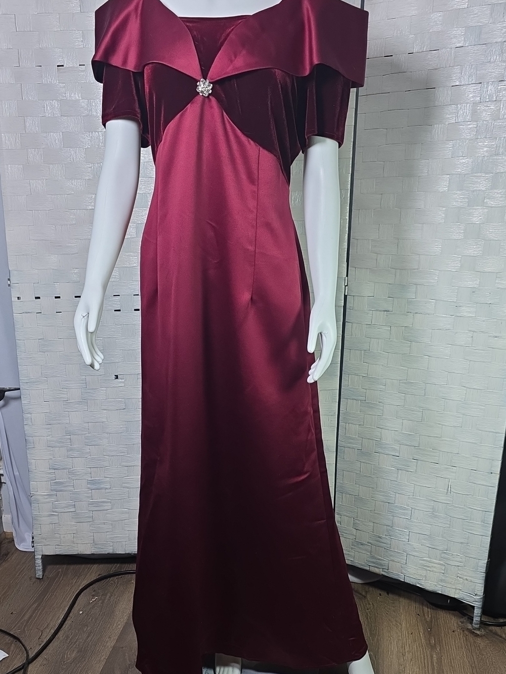 Vntg. Cachet Burgundy Off-Shoulder Satin & Velvet Gown
